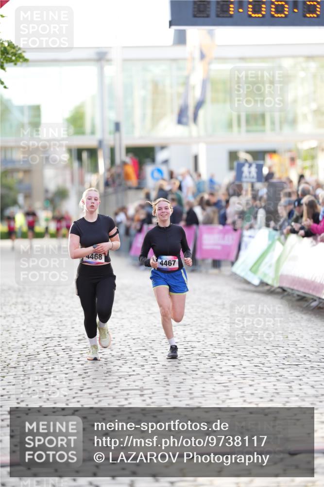 12.06.2026 - Holstenköstenlauf LAZAROV Photography http://msf.ph/oto/9738117 12.06.2026 20:06:30 Laufen 4467, 4468 meine-sportfotos.de