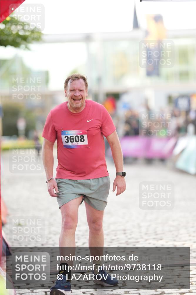 12.06.2026 - Holstenköstenlauf LAZAROV Photography http://msf.ph/oto/9738118 12.06.2026 20:06:21 Laufen 3119, 3608, 3694 meine-sportfotos.de