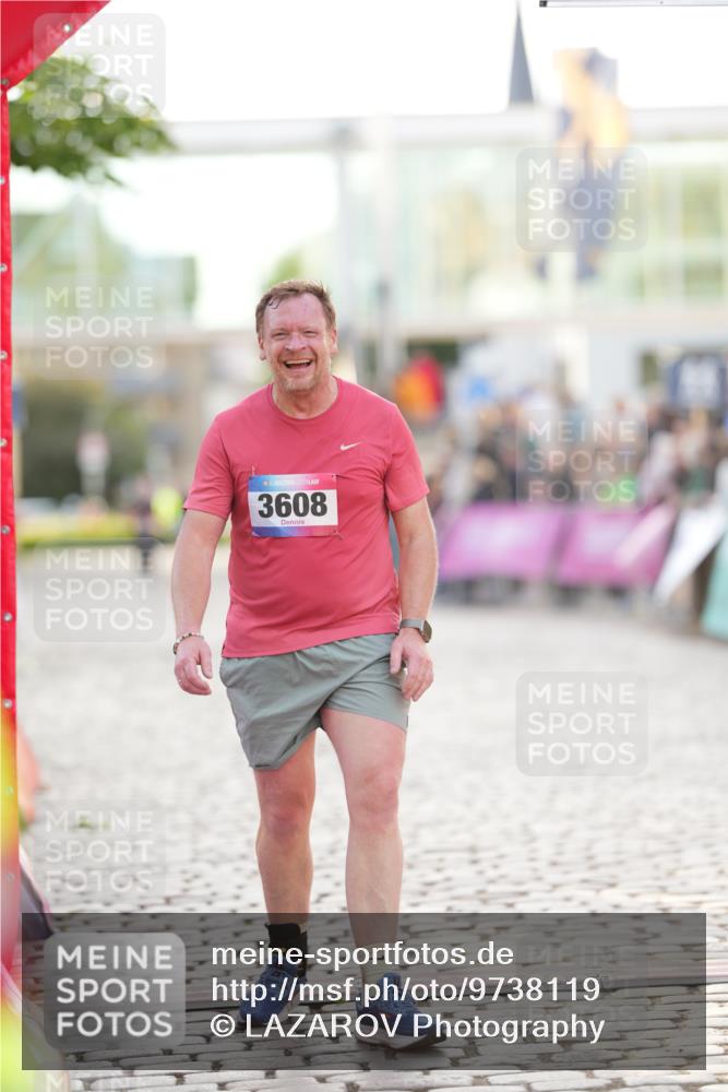 12.06.2026 - Holstenköstenlauf LAZAROV Photography http://msf.ph/oto/9738119 12.06.2026 20:06:20 Laufen 3119, 3608, 3694 meine-sportfotos.de