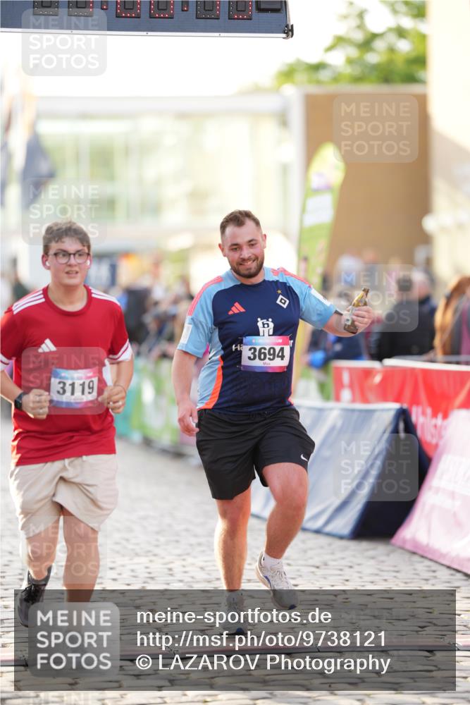 12.06.2026 - Holstenköstenlauf LAZAROV Photography http://msf.ph/oto/9738121 12.06.2026 20:06:18 Laufen 3114, 3119, 3608, 3694 meine-sportfotos.de