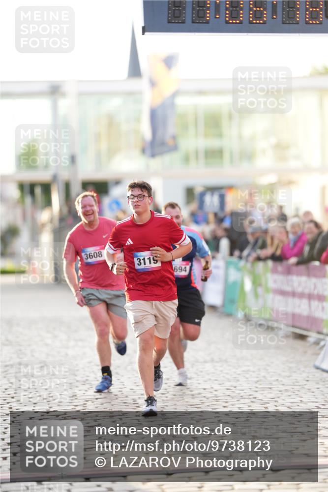 12.06.2026 - Holstenköstenlauf LAZAROV Photography http://msf.ph/oto/9738123 12.06.2026 20:06:17 Laufen 3114, 3119, 3458, 3608, 3694 meine-sportfotos.de