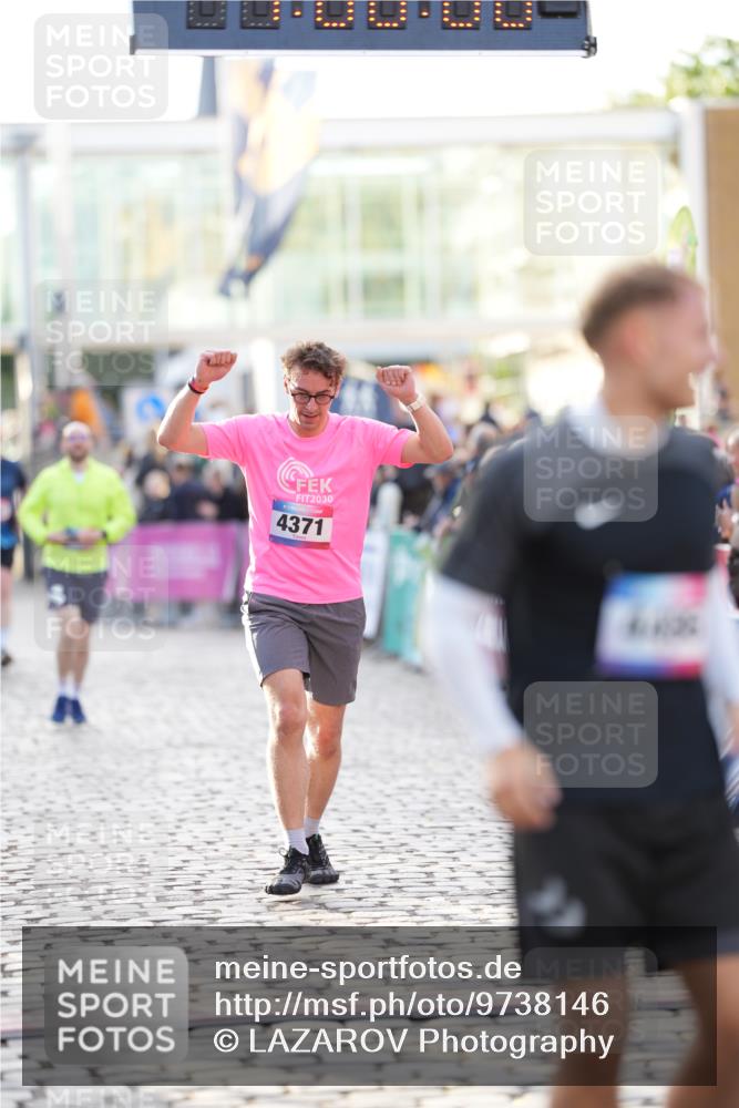 12.06.2026 - Holstenköstenlauf LAZAROV Photography http://msf.ph/oto/9738146 12.06.2026 20:05:59 Laufen 3959, 4371, 4485, 4486 meine-sportfotos.de