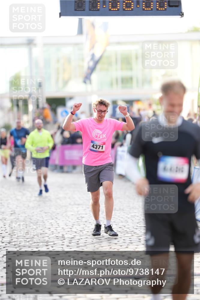 12.06.2026 - Holstenköstenlauf LAZAROV Photography http://msf.ph/oto/9738147 12.06.2026 20:05:59 Laufen 3959, 4371, 4485, 4486 meine-sportfotos.de