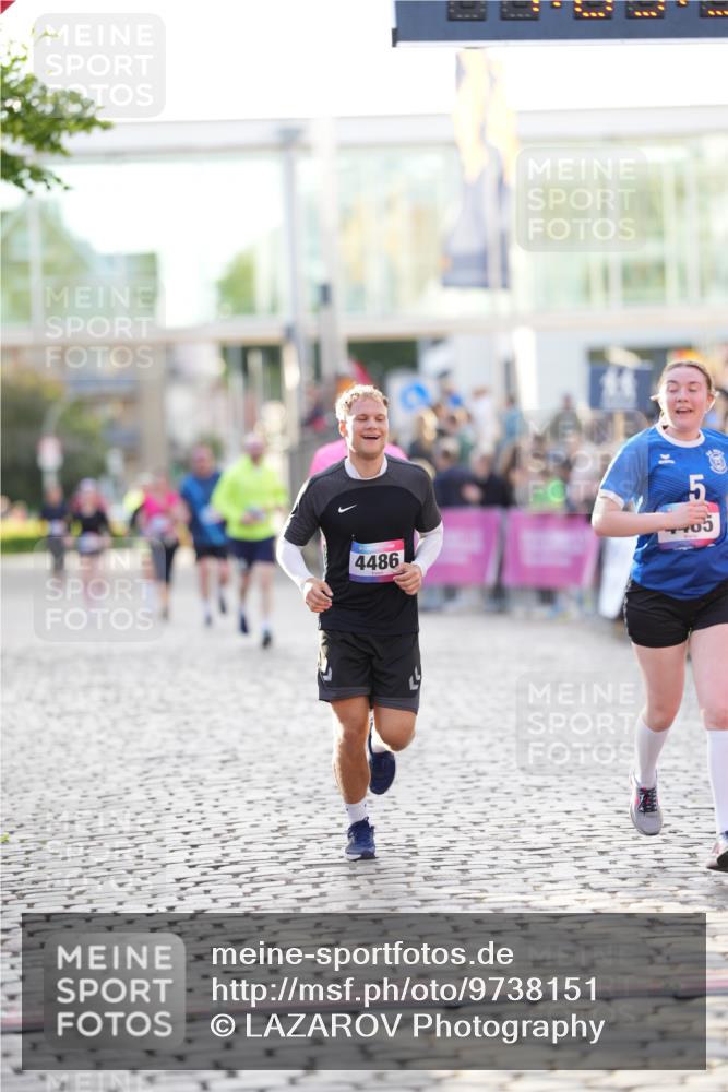 12.06.2026 - Holstenköstenlauf LAZAROV Photography http://msf.ph/oto/9738151 12.06.2026 20:05:56 Laufen 3959, 4371, 4485, 4486 meine-sportfotos.de