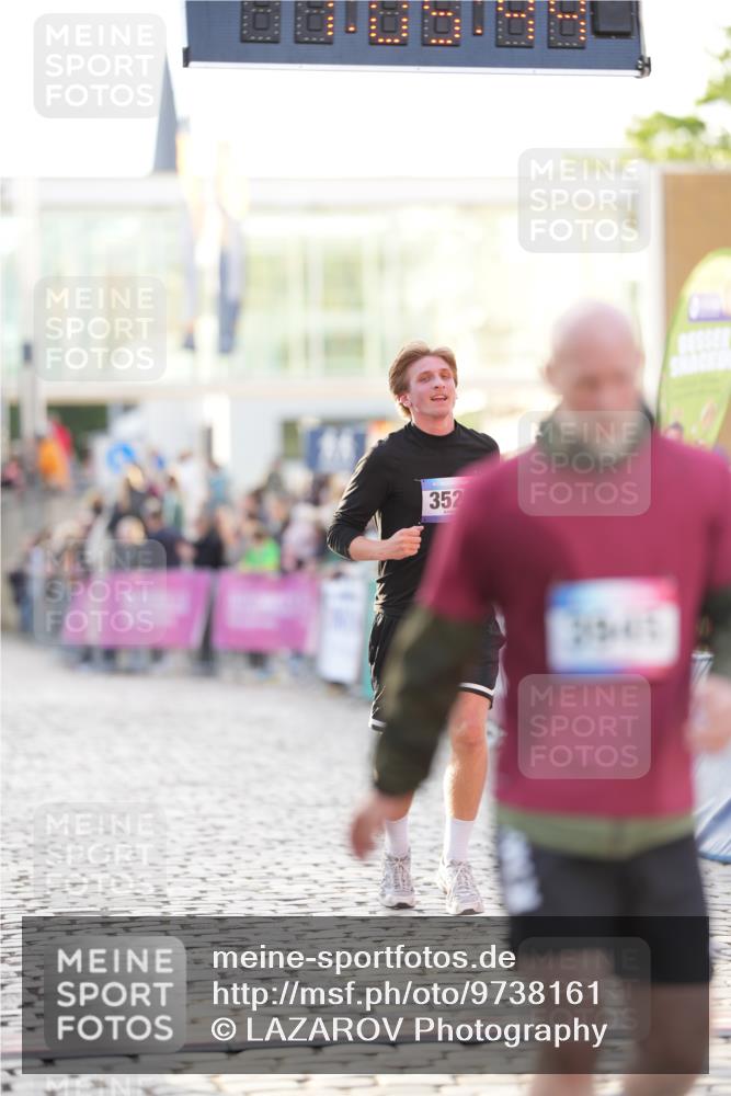 12.06.2026 - Holstenköstenlauf LAZAROV Photography http://msf.ph/oto/9738161 12.06.2026 20:05:43 Laufen 3523, 3945, 4491 meine-sportfotos.de