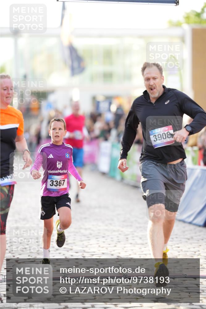 12.06.2026 - Holstenköstenlauf LAZAROV Photography http://msf.ph/oto/9738193 12.06.2026 20:05:07 Laufen 3250, 3367, 3450, 3908 meine-sportfotos.de