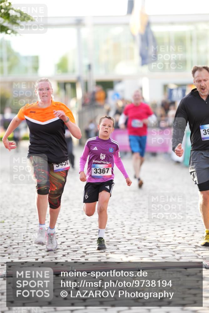 12.06.2026 - Holstenköstenlauf LAZAROV Photography http://msf.ph/oto/9738194 12.06.2026 20:05:06 Laufen 3250, 3367, 3450, 3908, 4617, 4725 meine-sportfotos.de