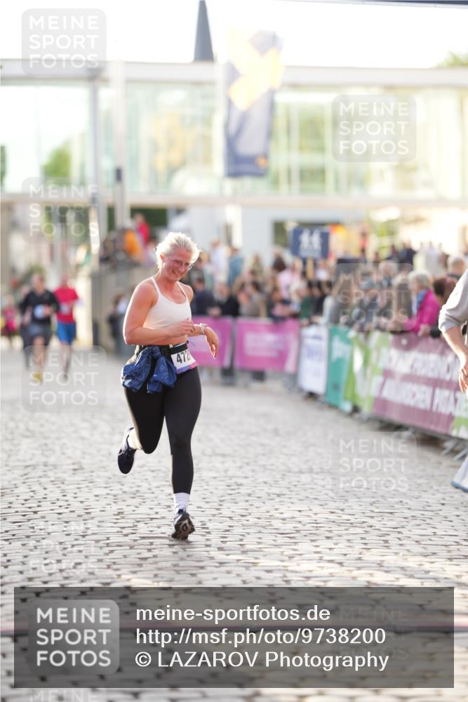 12.06.2026 - Holstenköstenlauf LAZAROV Photography http://msf.ph/oto/9738200 12.06.2026 20:05:00 Laufen 3328, 3330, 4617, 4725 meine-sportfotos.de