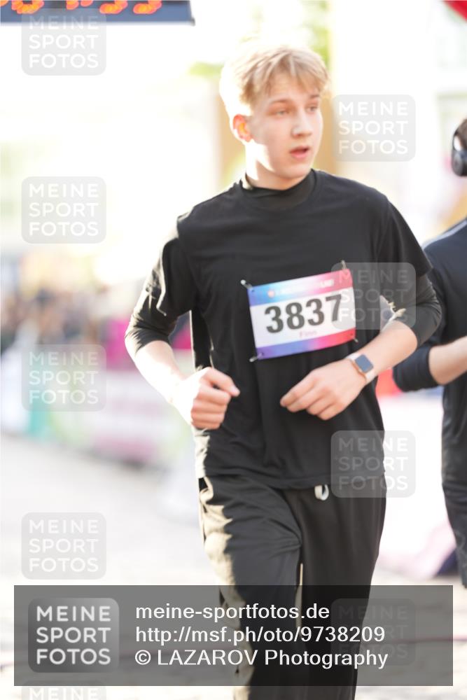 12.06.2026 - Holstenköstenlauf LAZAROV Photography http://msf.ph/oto/9738209 12.06.2026 20:04:54 Laufen 3328, 3330, 3357, 3756, 3837, 4162 meine-sportfotos.de