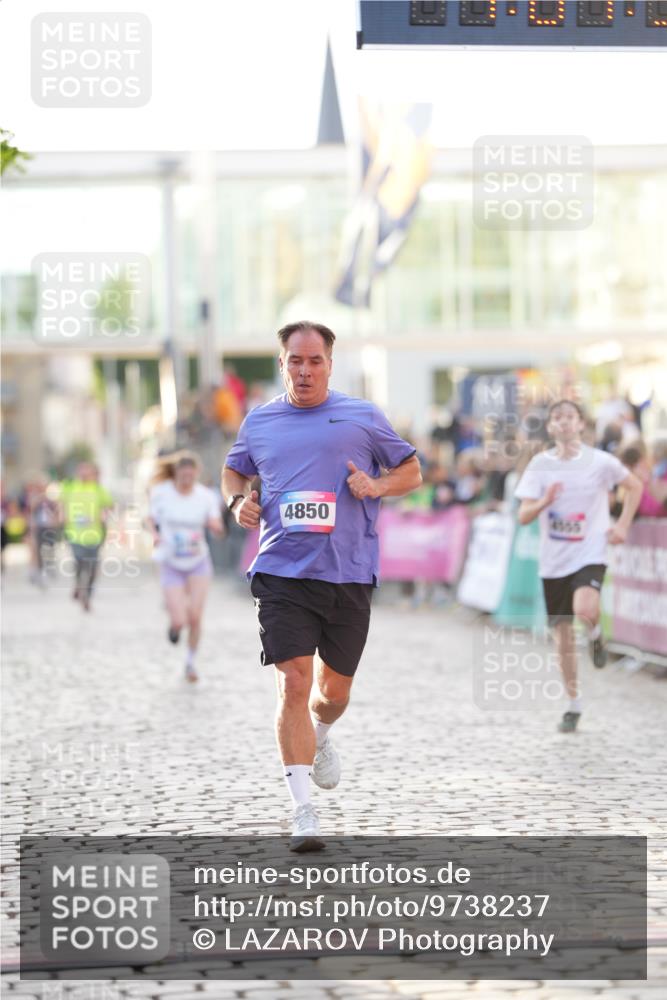 12.06.2026 - Holstenköstenlauf LAZAROV Photography http://msf.ph/oto/9738237 12.06.2026 20:04:30 Laufen 4190, 4268, 4415, 4850 meine-sportfotos.de
