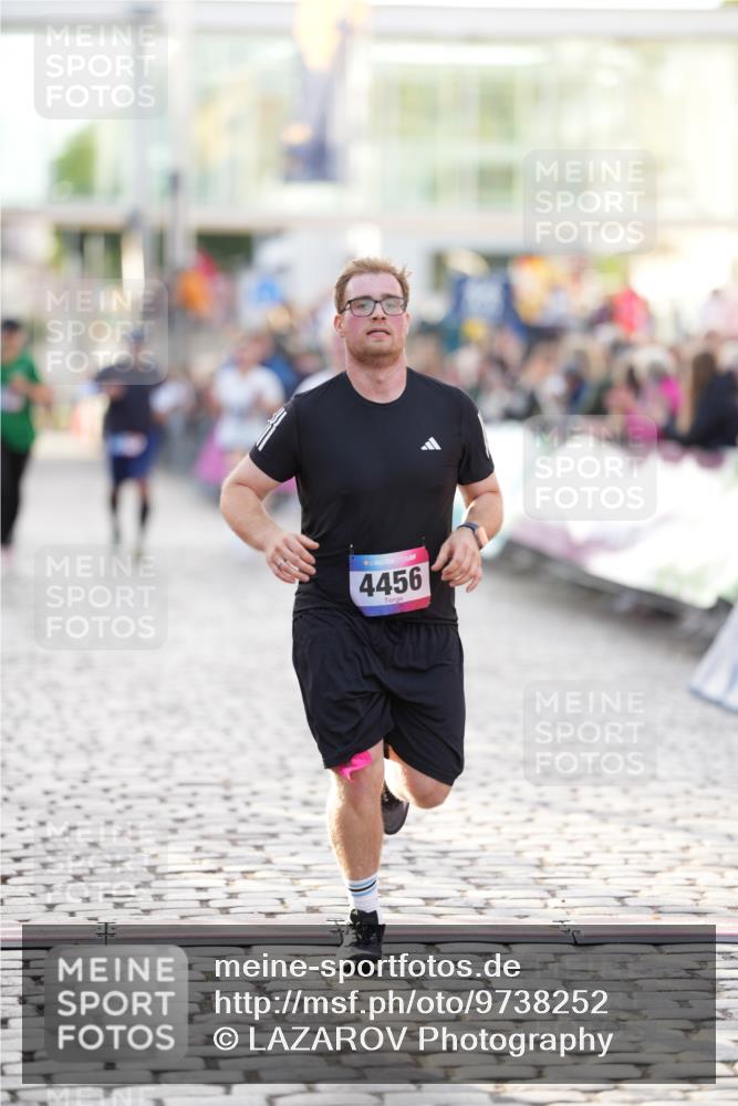 12.06.2026 - Holstenköstenlauf LAZAROV Photography http://msf.ph/oto/9738252 12.06.2026 20:04:13 Laufen 3663, 3957, 4087, 4456 meine-sportfotos.de