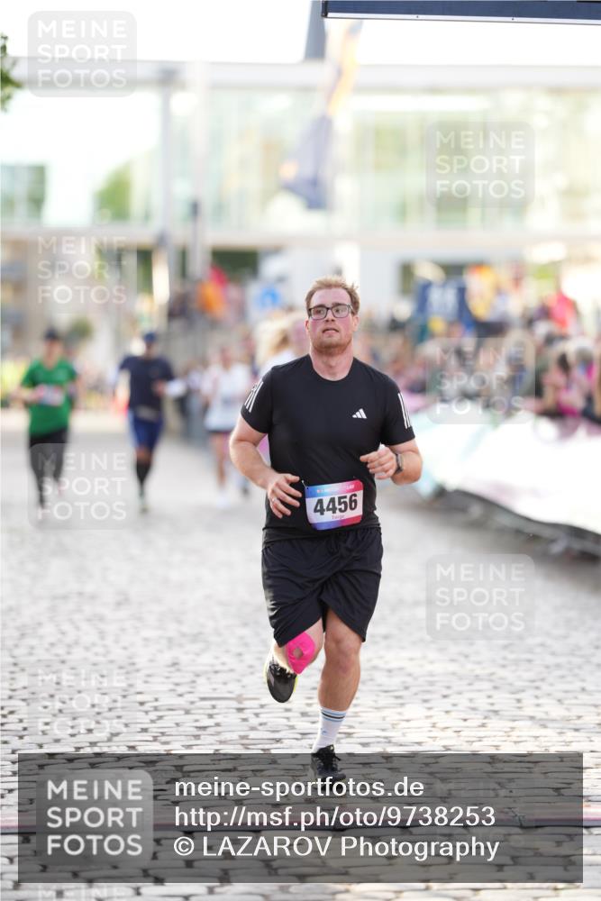12.06.2026 - Holstenköstenlauf LAZAROV Photography http://msf.ph/oto/9738253 12.06.2026 20:04:13 Laufen 3663, 3957, 4087, 4456 meine-sportfotos.de