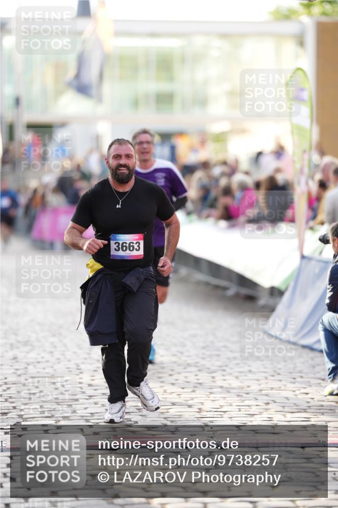 12.06.2026 - Holstenköstenlauf LAZAROV Photography http://msf.ph/oto/9738257 12.06.2026 20:04:09 Laufen 3663, 4087, 4108, 4456 meine-sportfotos.de