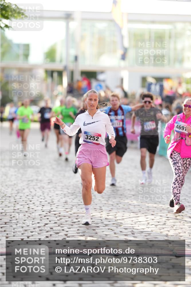 12.06.2026 - Holstenköstenlauf LAZAROV Photography http://msf.ph/oto/9738303 12.06.2026 20:03:29 Laufen 3252, 3477, 4110, 4111, 4112, 4691 meine-sportfotos.de