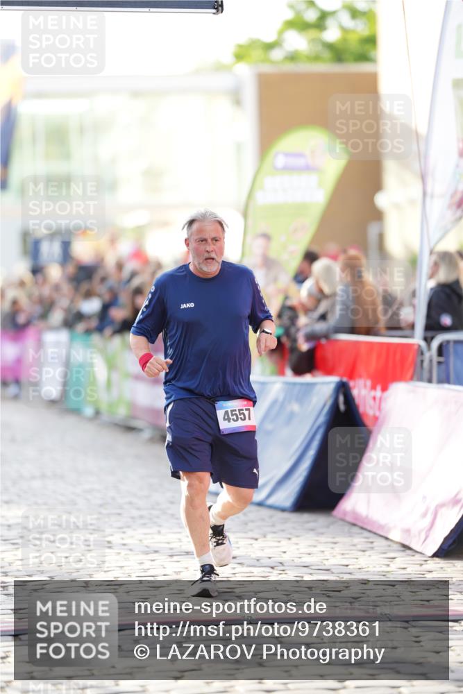 12.06.2026 - Holstenköstenlauf LAZAROV Photography http://msf.ph/oto/9738361 12.06.2026 20:02:36 Laufen 4154, 4155, 4557 meine-sportfotos.de