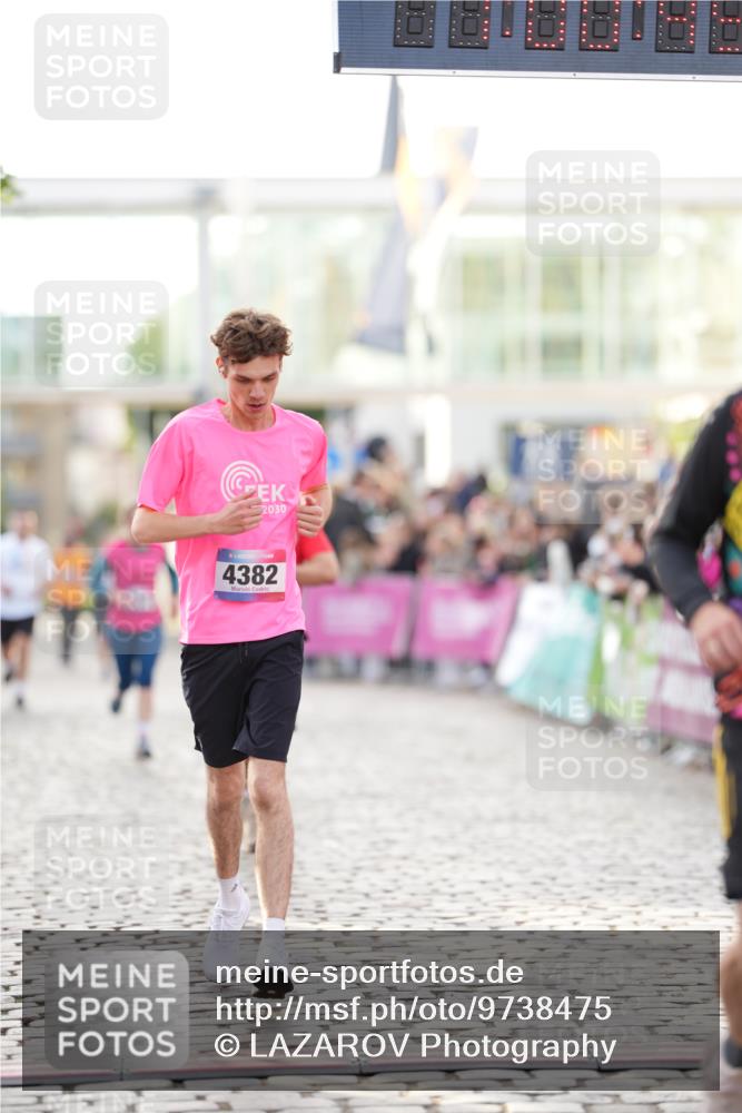 12.06.2026 - Holstenköstenlauf LAZAROV Photography http://msf.ph/oto/9738475 12.06.2026 20:00:48 Laufen 3558, 3907, 4149, 4382, 4743, 4922 meine-sportfotos.de