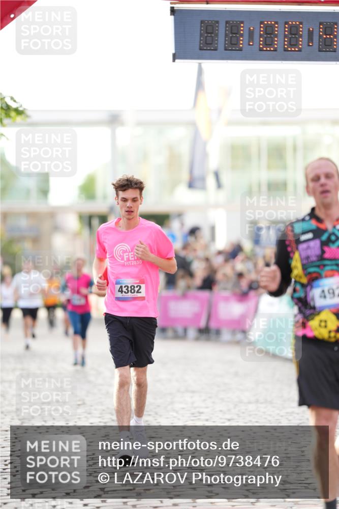 12.06.2026 - Holstenköstenlauf LAZAROV Photography http://msf.ph/oto/9738476 12.06.2026 20:00:48 Laufen 3558, 3907, 4149, 4382, 4743, 4922 meine-sportfotos.de