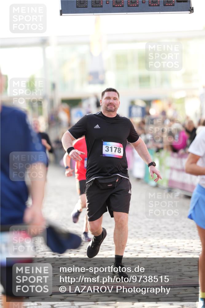 12.06.2026 - Holstenköstenlauf LAZAROV Photography http://msf.ph/oto/9738515 12.06.2026 20:00:08 Laufen 3178, 3382, 3653, 3654, 3785, 3835, 4457, 4601, 4723, 4834 meine-sportfotos.de