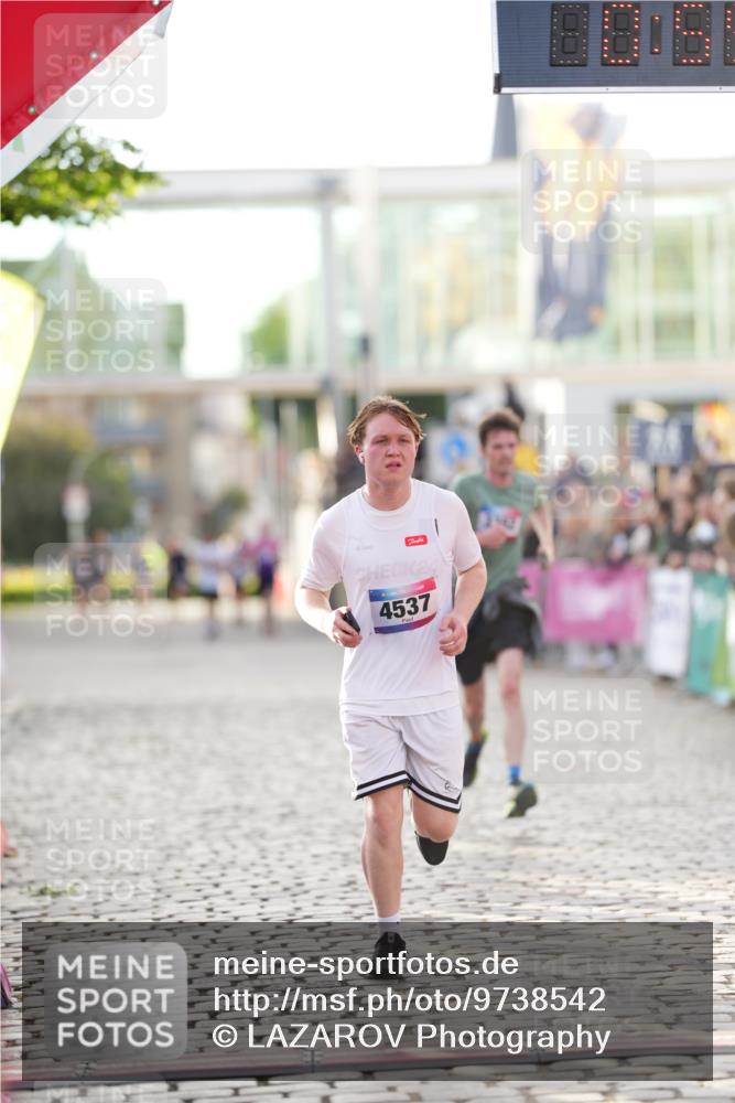 12.06.2026 - Holstenköstenlauf LAZAROV Photography http://msf.ph/oto/9738542 12.06.2026 19:59:44 Laufen 3065, 3822, 4537, 4682 meine-sportfotos.de