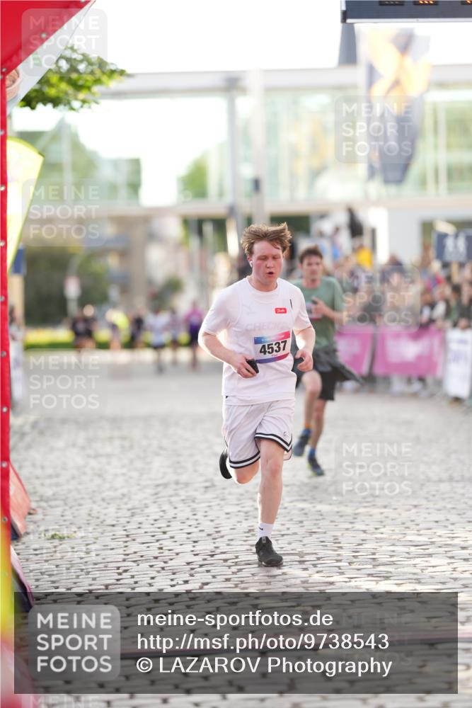 12.06.2026 - Holstenköstenlauf LAZAROV Photography http://msf.ph/oto/9738543 12.06.2026 19:59:44 Laufen 3065, 3822, 4537, 4682 meine-sportfotos.de