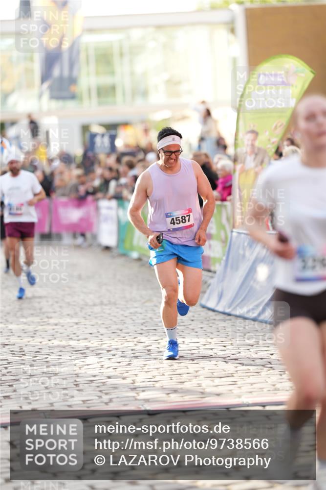 12.06.2026 - Holstenköstenlauf LAZAROV Photography http://msf.ph/oto/9738566 12.06.2026 19:59:27 Laufen 3269, 3749, 4587 meine-sportfotos.de