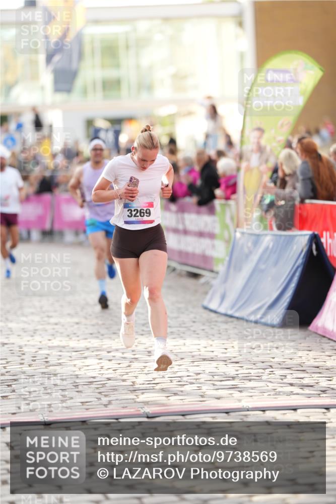 12.06.2026 - Holstenköstenlauf LAZAROV Photography http://msf.ph/oto/9738569 12.06.2026 19:59:25 Laufen 3269, 3563, 4587 meine-sportfotos.de
