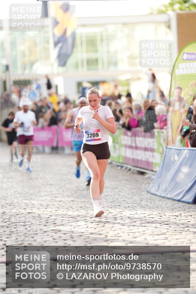 12.06.2026 - Holstenköstenlauf LAZAROV Photography http://msf.ph/oto/9738570 12.06.2026 19:59:25 Laufen 3269, 3563, 4587 meine-sportfotos.de