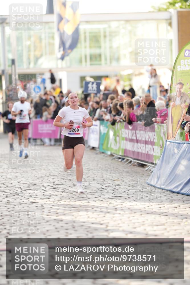 12.06.2026 - Holstenköstenlauf LAZAROV Photography http://msf.ph/oto/9738571 12.06.2026 19:59:24 Laufen 3269, 3563, 4587, 4838 meine-sportfotos.de