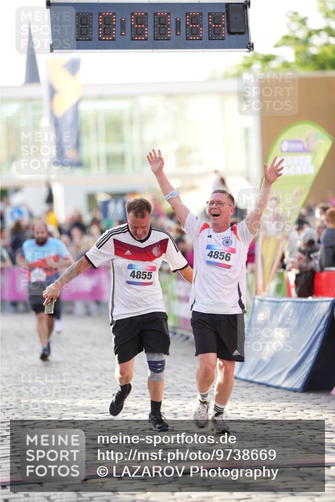 12.06.2026 - Holstenköstenlauf LAZAROV Photography http://msf.ph/oto/9738669 12.06.2026 19:57:53 Laufen 3063, 3104, 3411, 3417, 3534, 3753, 4855, 4856 meine-sportfotos.de