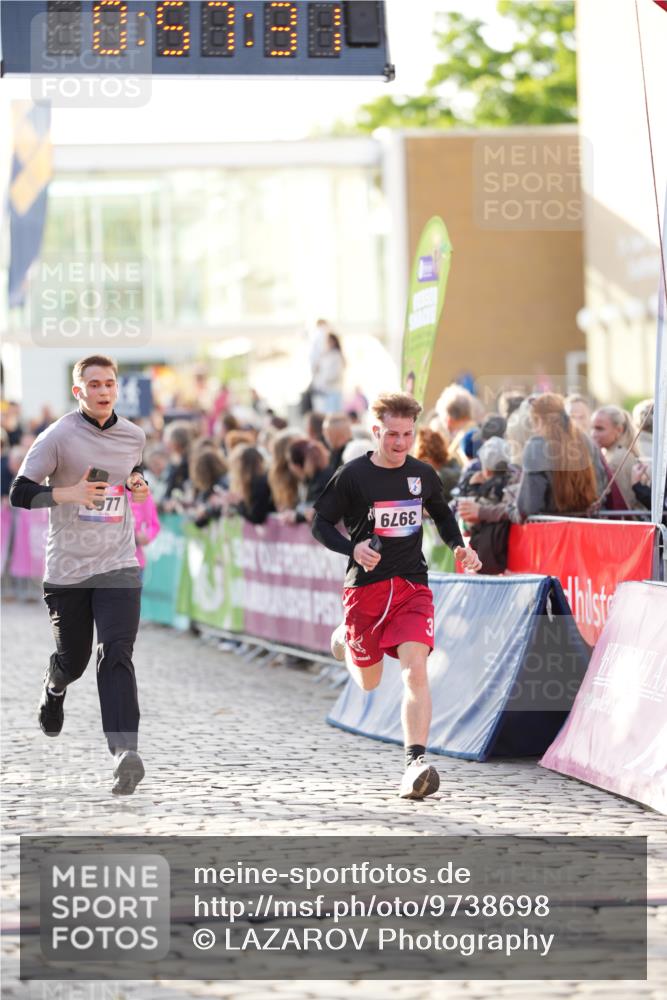 12.06.2026 - Holstenköstenlauf LAZAROV Photography http://msf.ph/oto/9738698 12.06.2026 19:57:30 Laufen 3194, 3784, 3977, 3979, 3991, 4377, 4566 meine-sportfotos.de
