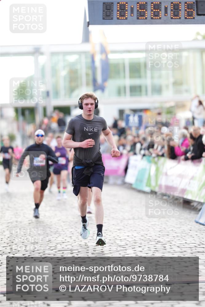 12.06.2026 - Holstenköstenlauf LAZAROV Photography http://msf.ph/oto/9738784 12.06.2026 19:56:05 Laufen 3080, 3483, 3681, 3703, 4606, 4926 meine-sportfotos.de