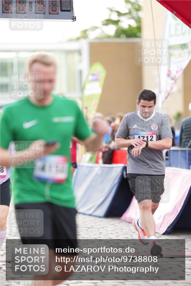 12.06.2026 - Holstenköstenlauf LAZAROV Photography http://msf.ph/oto/9738808 12.06.2026 19:55:39 Laufen 3519, 3668, 3924, 4158, 4400, 4416, 4712 meine-sportfotos.de