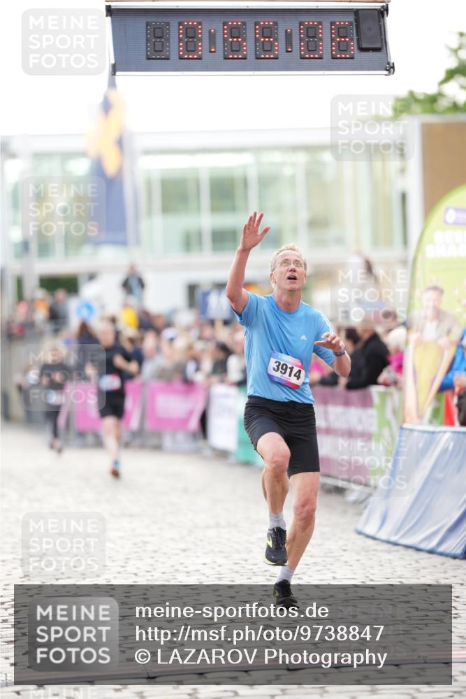 12.06.2026 - Holstenköstenlauf LAZAROV Photography http://msf.ph/oto/9738847 12.06.2026 19:55:05 Laufen 3164, 3181, 3914 meine-sportfotos.de