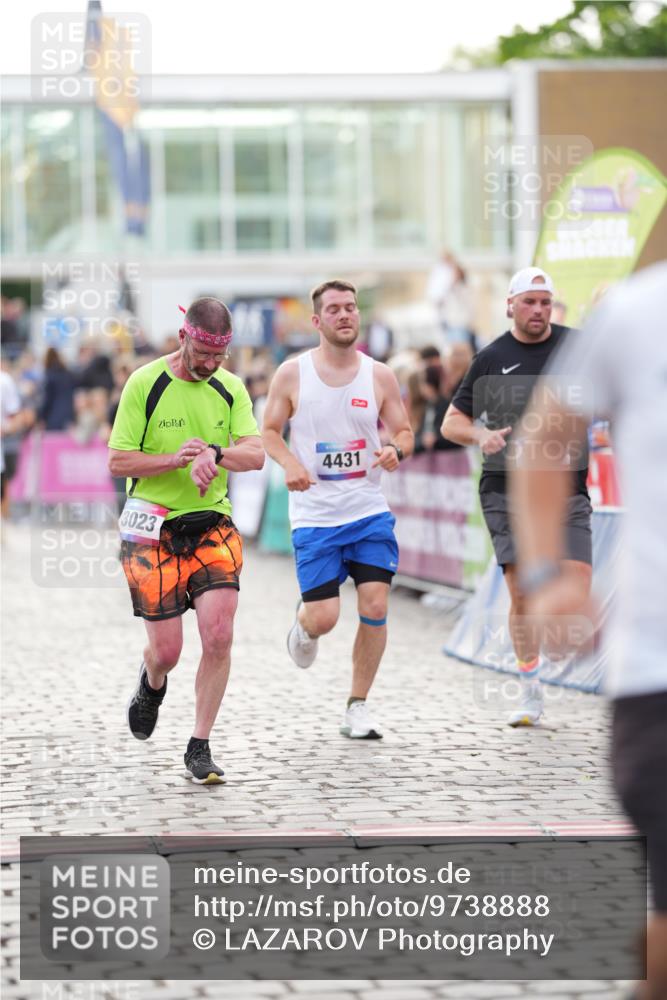 12.06.2026 - Holstenköstenlauf LAZAROV Photography http://msf.ph/oto/9738888 12.06.2026 19:54:29 Laufen 3023, 3174, 3730, 4431 meine-sportfotos.de