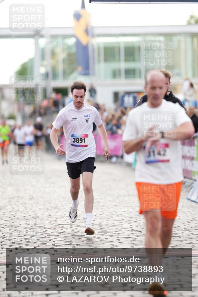 12.06.2026 - Holstenköstenlauf LAZAROV Photography http://msf.ph/oto/9738893 12.06.2026 19:54:20 Laufen 3142, 3249, 3810, 3891, 4258, 4593, 4812, 4840 meine-sportfotos.de