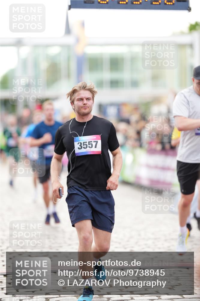 12.06.2026 - Holstenköstenlauf LAZAROV Photography http://msf.ph/oto/9738945 12.06.2026 19:53:35 Laufen 3117, 3186, 3206, 3434, 3557, 3615, 3834, 3973, 4173, 4184, 4225, 4625, 4869 meine-sportfotos.de
