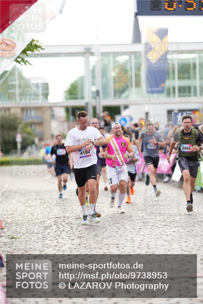 12.06.2026 - Holstenköstenlauf LAZAROV Photography http://msf.ph/oto/9738953 12.06.2026 19:53:30 Laufen 3206, 3455, 3593, 3615, 3759, 4184, 4225, 4425, 4625, 4754 meine-sportfotos.de