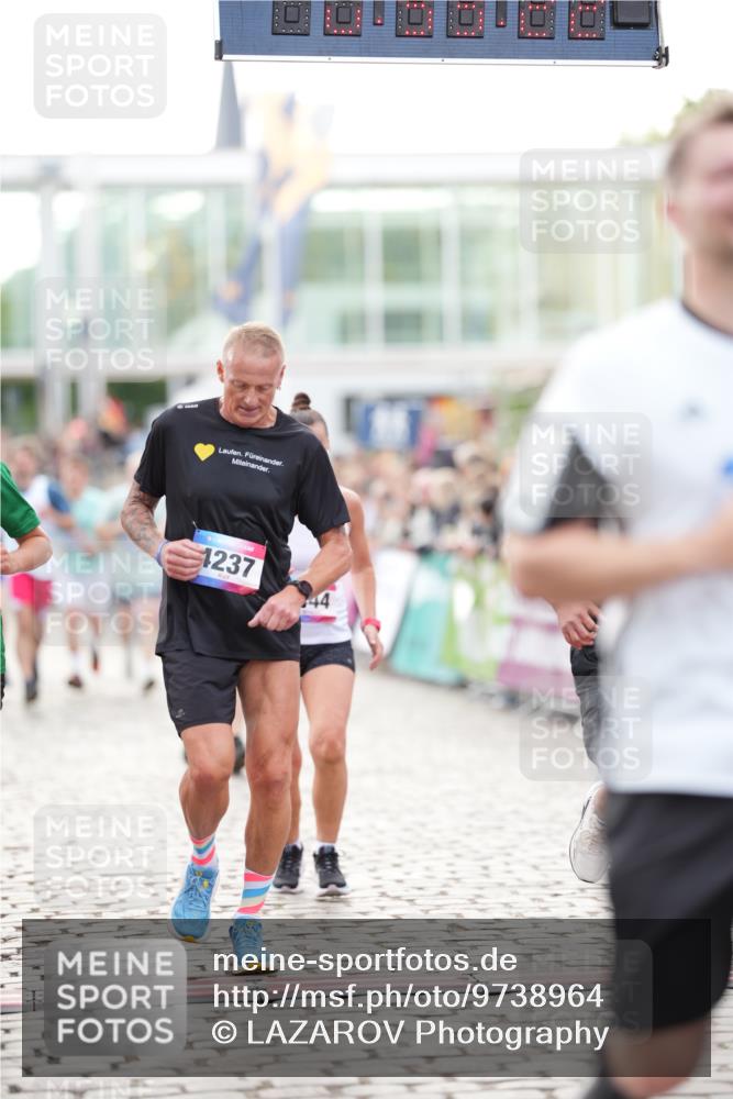 12.06.2026 - Holstenköstenlauf LAZAROV Photography http://msf.ph/oto/9738964 12.06.2026 19:53:21 Laufen 3086, 3593, 3759, 4157, 4178, 4187, 4237, 4420, 4425, 4444, 4582, 4806 meine-sportfotos.de