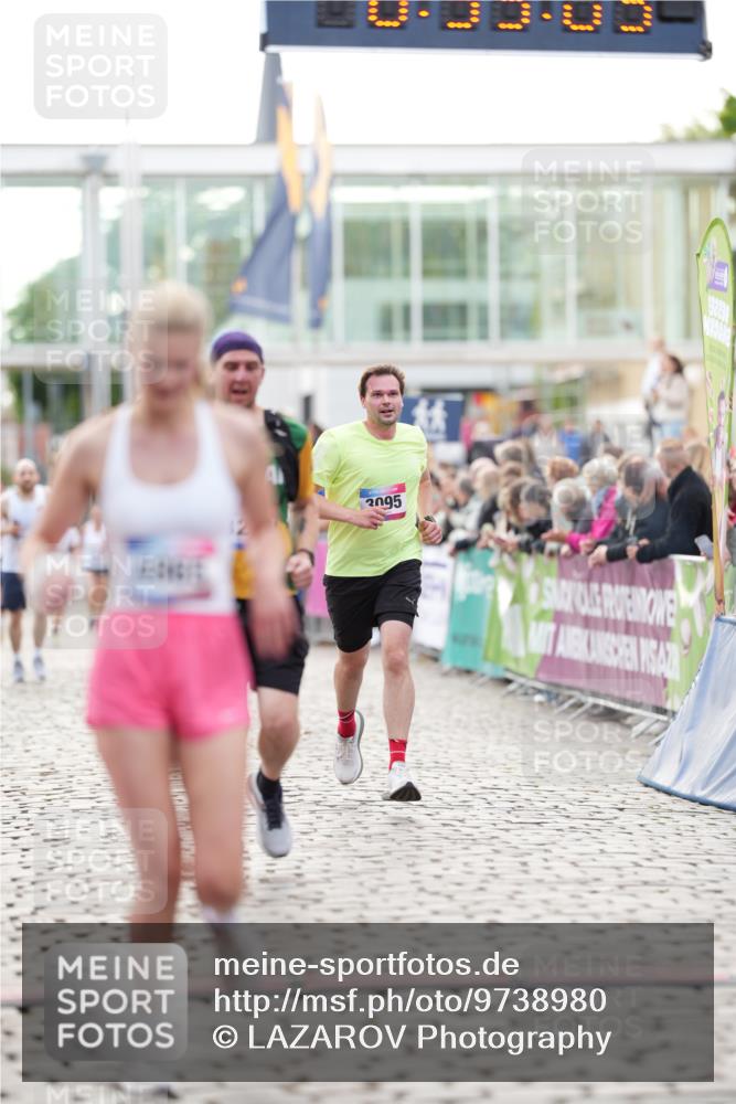 12.06.2026 - Holstenköstenlauf LAZAROV Photography http://msf.ph/oto/9738980 12.06.2026 19:53:09 Laufen 3095, 3215, 3449, 3573, 3827, 4865 meine-sportfotos.de