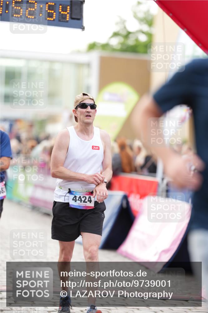 12.06.2026 - Holstenköstenlauf LAZAROV Photography http://msf.ph/oto/9739001 12.06.2026 19:52:53 Laufen 3116, 3120, 3348, 3955, 4424, 4583 meine-sportfotos.de