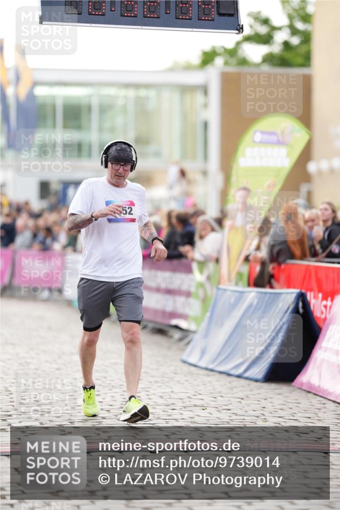12.06.2026 - Holstenköstenlauf LAZAROV Photography http://msf.ph/oto/9739014 12.06.2026 19:52:38 Laufen 3552, 3698, 3932, 4172, 4469 meine-sportfotos.de