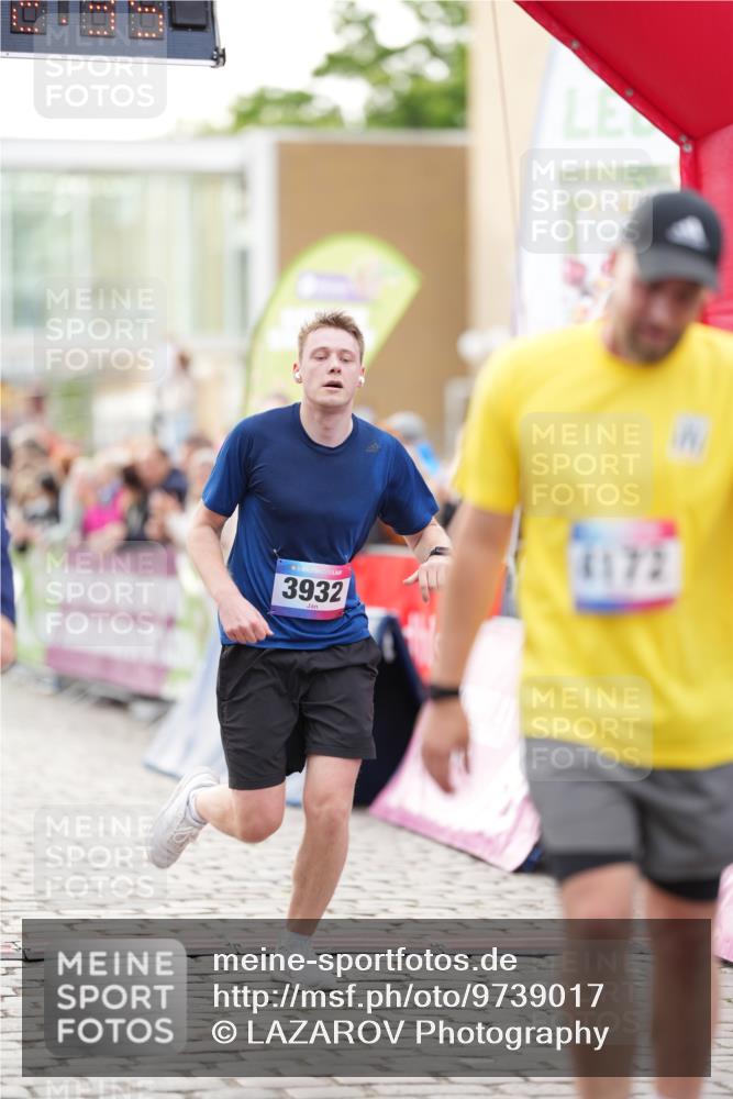 12.06.2026 - Holstenköstenlauf LAZAROV Photography http://msf.ph/oto/9739017 12.06.2026 19:52:34 Laufen 3552, 3698, 3932, 4172, 4378, 4469 meine-sportfotos.de