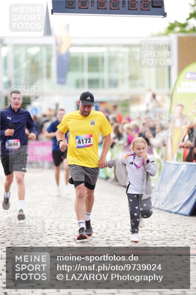 12.06.2026 - Holstenköstenlauf LAZAROV Photography http://msf.ph/oto/9739024 12.06.2026 19:52:31 Laufen 3698, 3932, 4172, 4378 meine-sportfotos.de