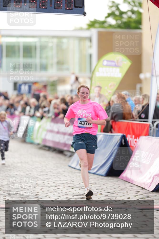 12.06.2026 - Holstenköstenlauf LAZAROV Photography http://msf.ph/oto/9739028 12.06.2026 19:52:29 Laufen 3021, 3698, 4172, 4378 meine-sportfotos.de