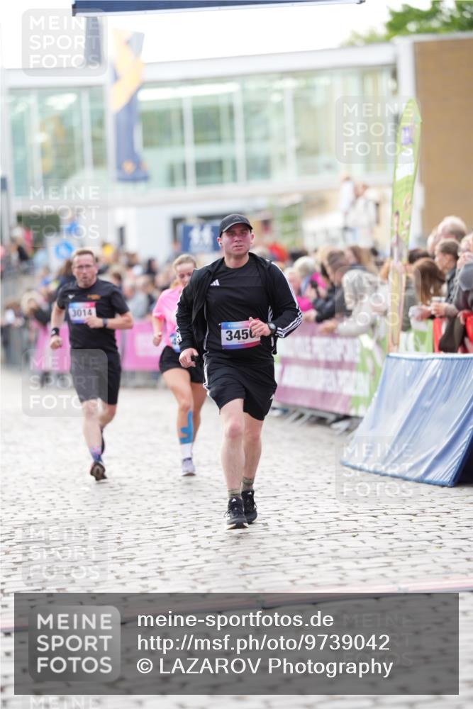 12.06.2026 - Holstenköstenlauf LAZAROV Photography http://msf.ph/oto/9739042 12.06.2026 19:52:15 Laufen 3014, 3456, 3550, 4356 meine-sportfotos.de
