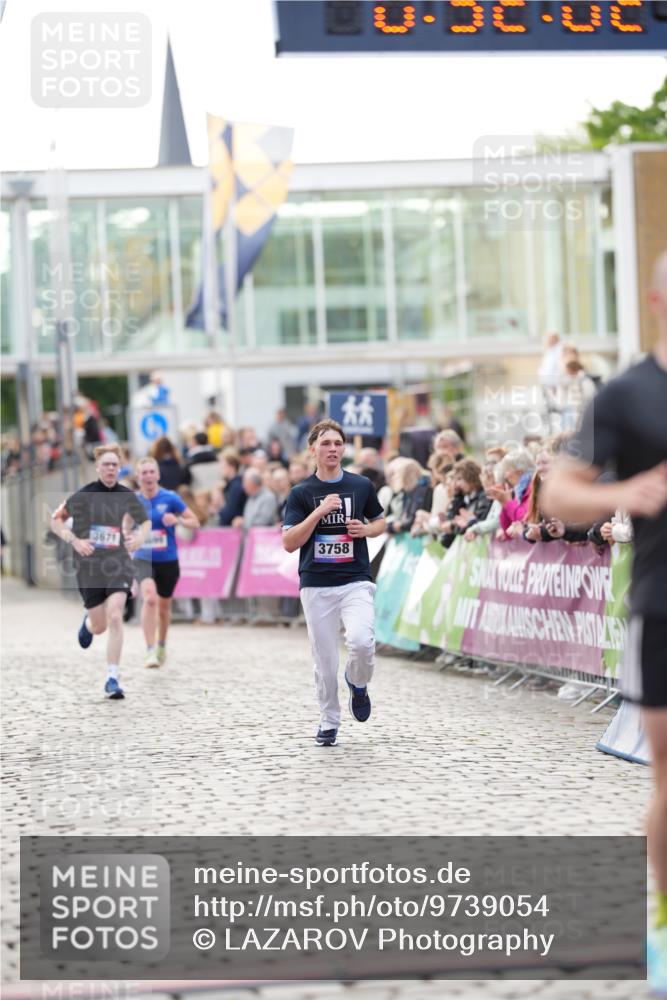 12.06.2026 - Holstenköstenlauf LAZAROV Photography http://msf.ph/oto/9739054 12.06.2026 19:52:01 Laufen 3671, 3758, 3849, 4385, 4794 meine-sportfotos.de