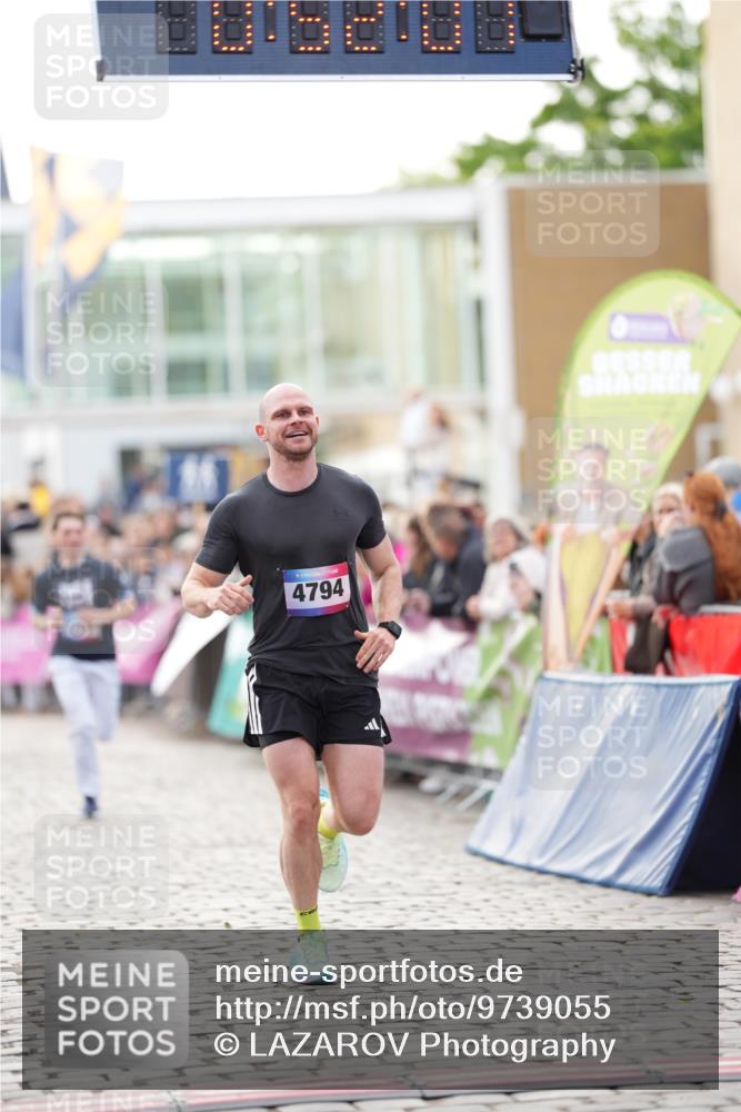 12.06.2026 - Holstenköstenlauf LAZAROV Photography http://msf.ph/oto/9739055 12.06.2026 19:52:00 Laufen 3758, 3849, 4385, 4794 meine-sportfotos.de