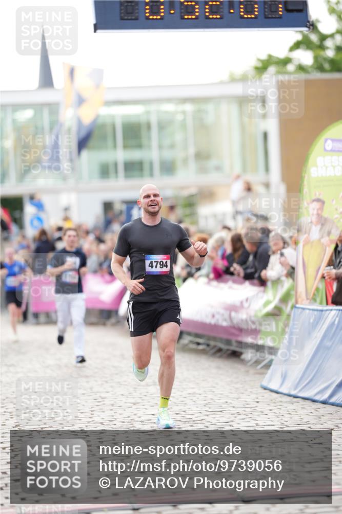 12.06.2026 - Holstenköstenlauf LAZAROV Photography http://msf.ph/oto/9739056 12.06.2026 19:52:00 Laufen 3758, 3849, 4385, 4794 meine-sportfotos.de