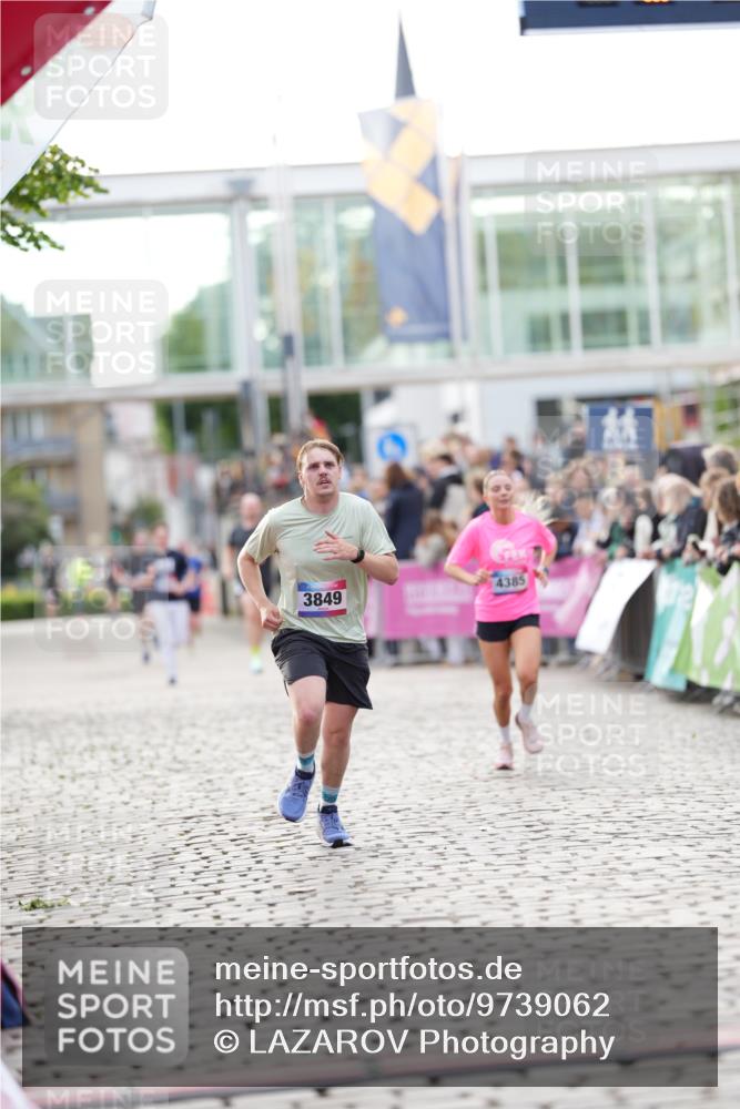 12.06.2026 - Holstenköstenlauf LAZAROV Photography http://msf.ph/oto/9739062 12.06.2026 19:51:55 Laufen 3233, 3849, 4228, 4385 meine-sportfotos.de