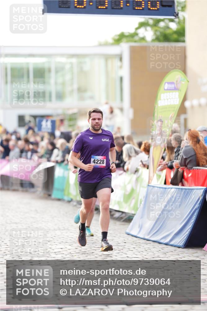 12.06.2026 - Holstenköstenlauf LAZAROV Photography http://msf.ph/oto/9739064 12.06.2026 19:51:49 Laufen 3233, 4228, 4368, 4752, 4895 meine-sportfotos.de